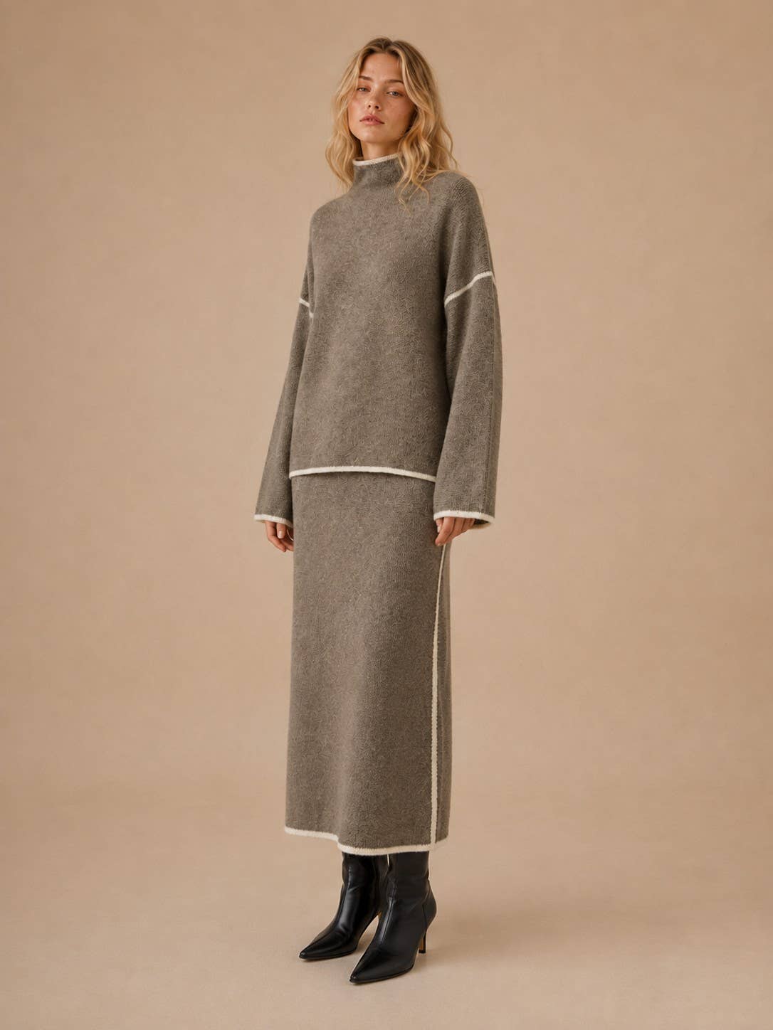 Contrast Piping Trim Knit Set: Taupe