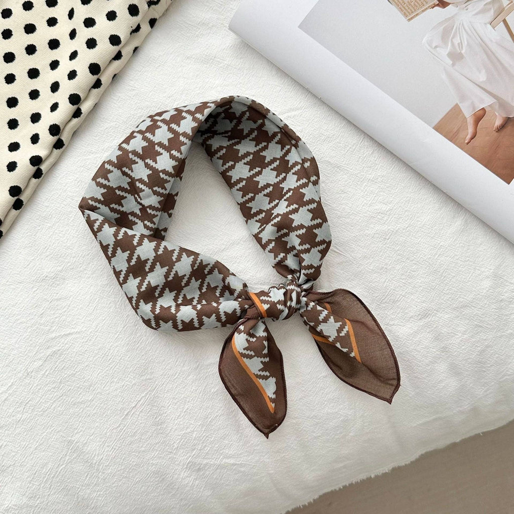 Houndstooth Print Scarf: Brown/Blue