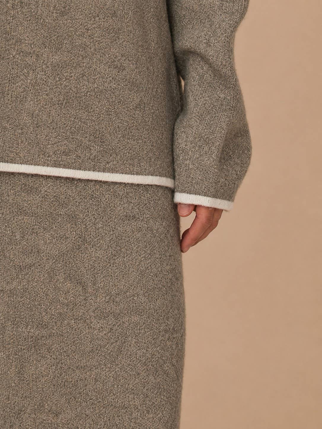 Contrast Piping Trim Knit Set: Taupe