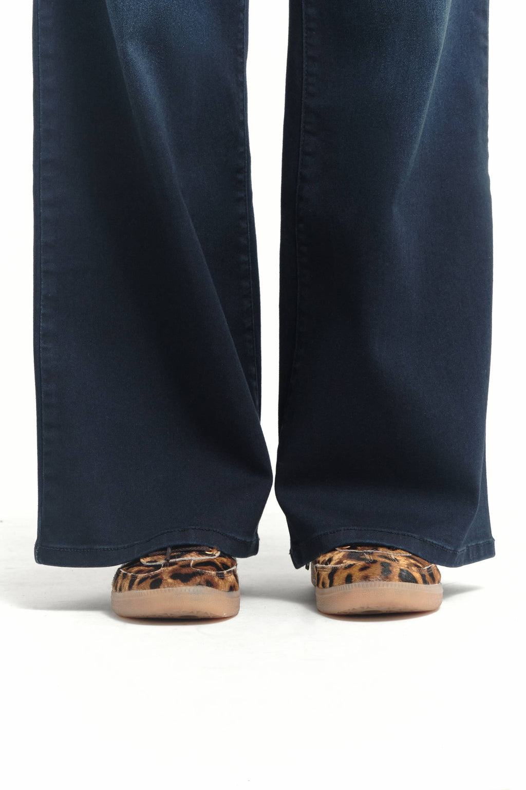 30" Better Butter Wide Leg Jean in Yanique
