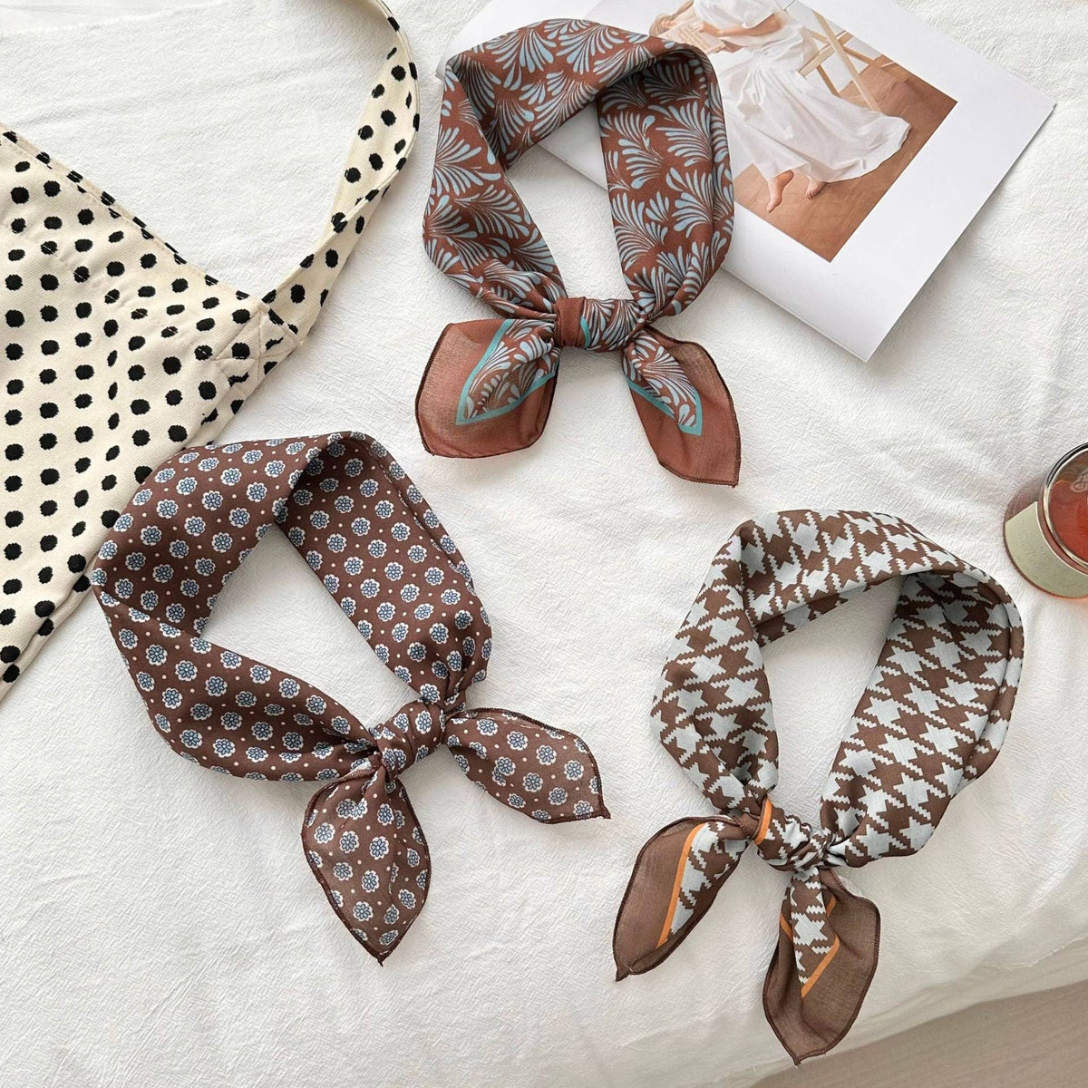 Houndstooth Print Scarf: Brown/Blue